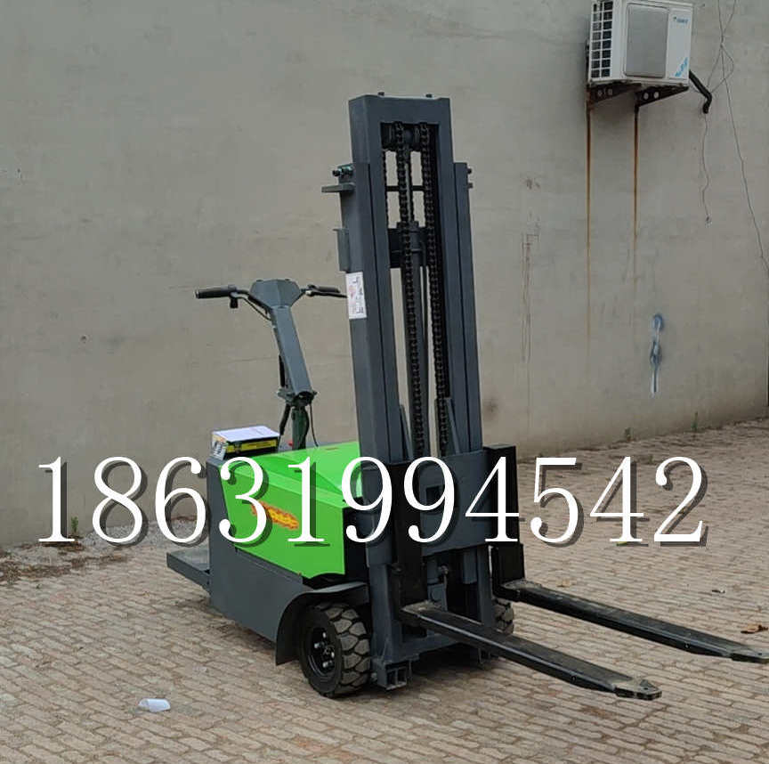 乌拉特中旗优程全电动叉车插腿式堆高车液压装卸车1.5吨升高小型站驾式铲车